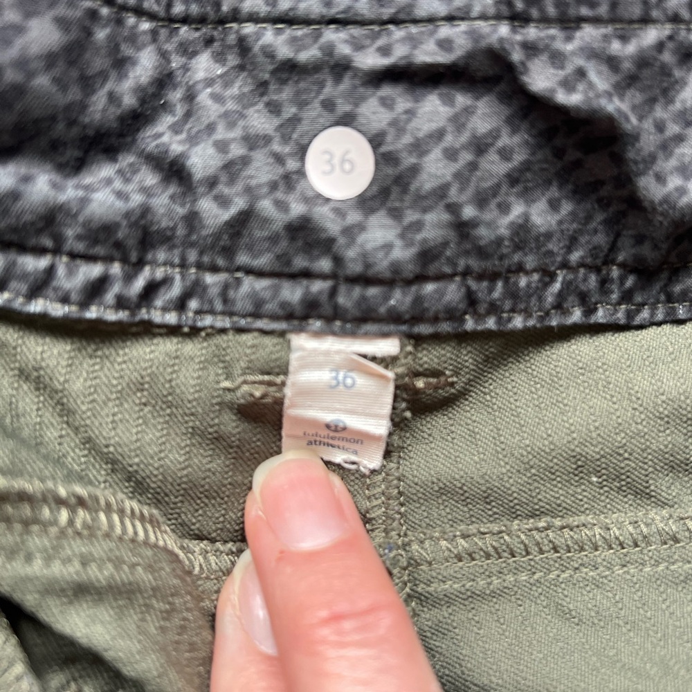 Lululemon Men's Olive Commuter Shorts - Picture 8 of 9